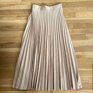 Oak + Fort box pleated skirt, size medium (fits like a US 4/UK8)